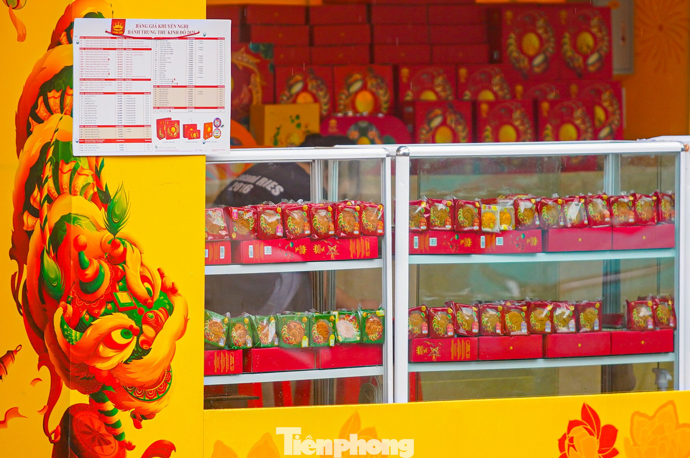 Bánh trung thu "đổ bộ" khắp phố, tưởng không ế mà... ế không tưởng- Ảnh 13.