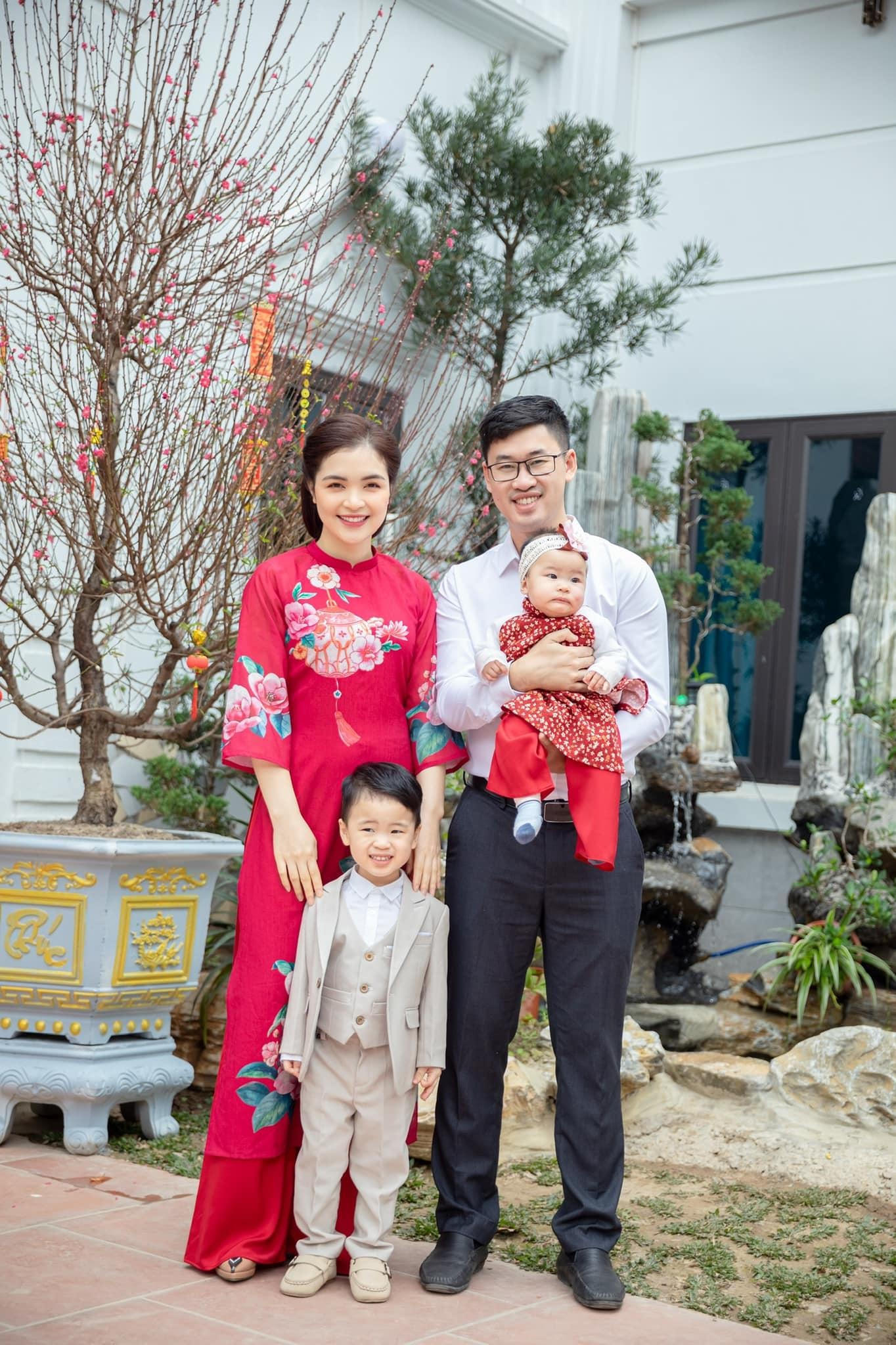 Chị Kính Hồng từng ru ngủ tuổi thơ hóa ra là chị gái ca sĩ nổi tiếng Vbiz, sở hữu học vấn và quan điểm dạy con cực "đỉnh"- Ảnh 4.
