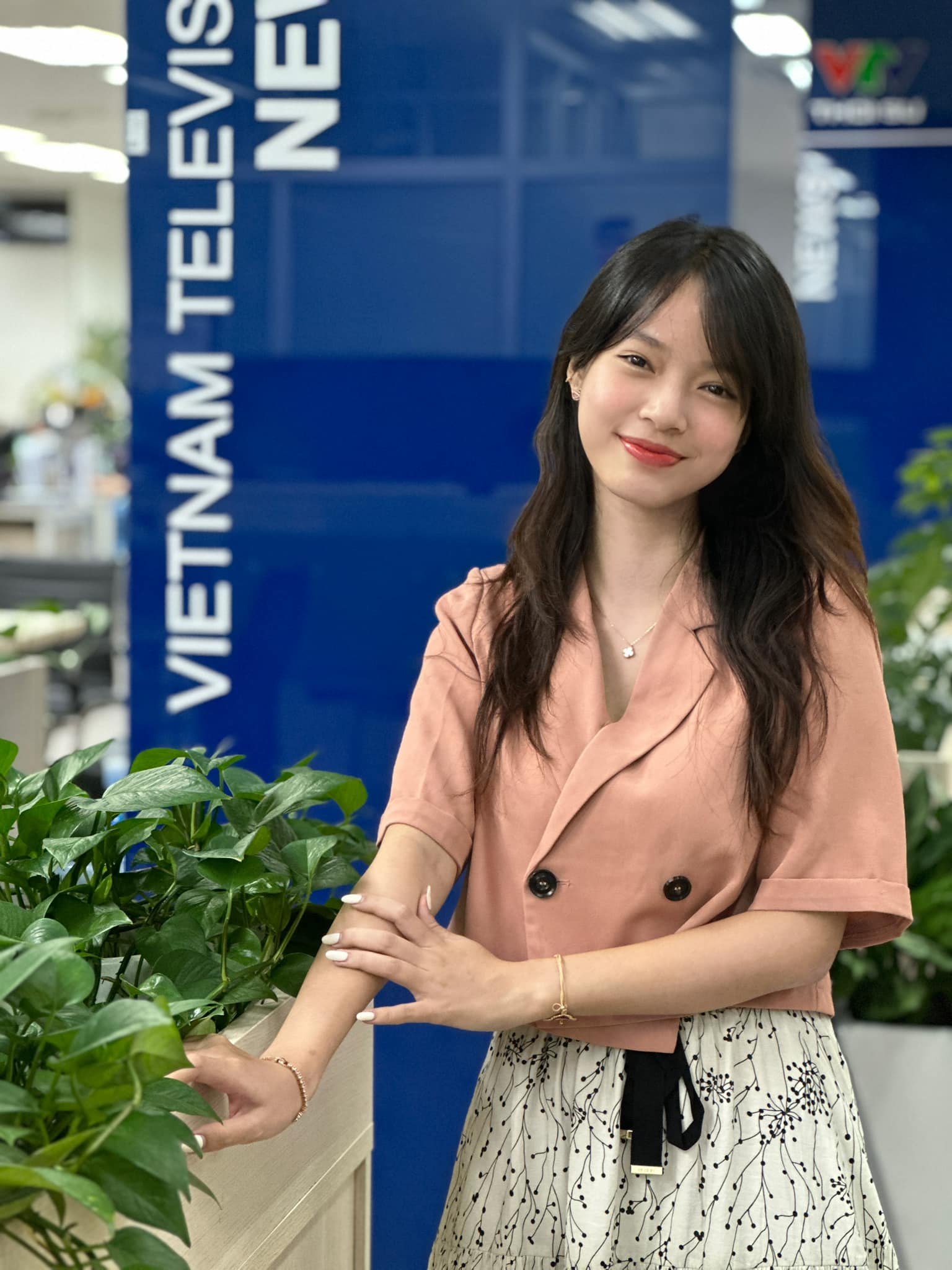 Nữ MC sinh năm 2004 của kênh Vietnam Today: Từng giành học bổng toàn phần của Chính phủ Hoa kỳ- Ảnh 3.