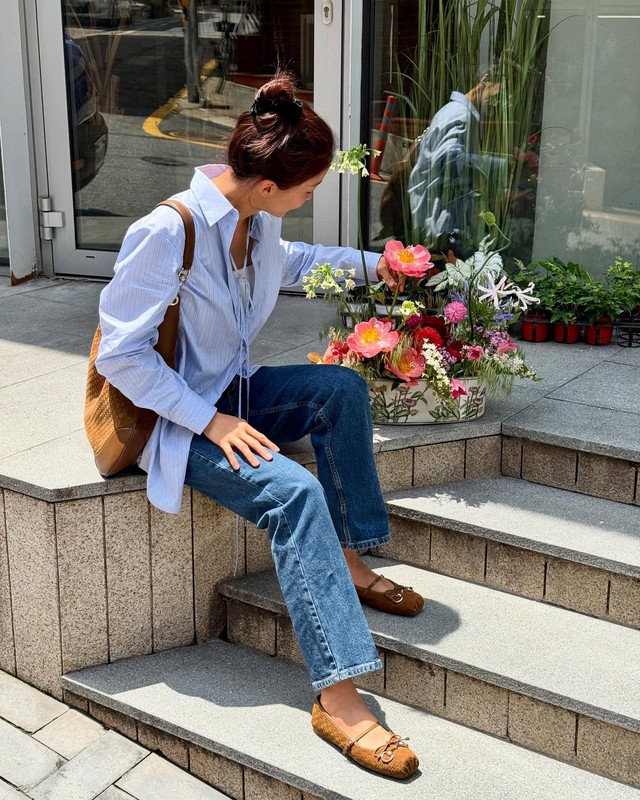 Phụ nữ trên 40 tuổi cứ mặc quần jeans theo 10 cách này, đảm bảo là vừa đẹp, vừa trẻ trung- Ảnh 6.