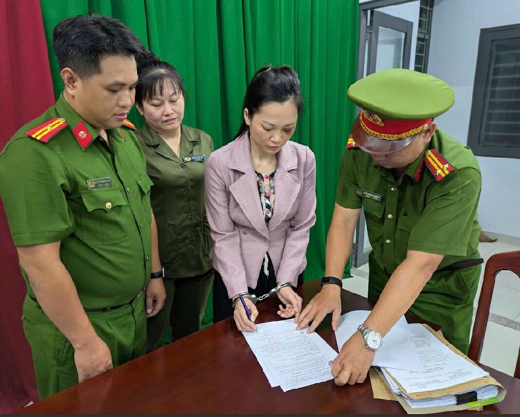 Bắt khẩn cấp chủ nha khoa Tuyết Chinh hành hung khách hàng ở TP.HCM- Ảnh 2.
