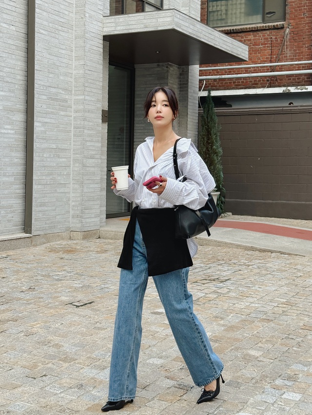 Phụ nữ trên 40 tuổi cứ mặc quần jeans theo 10 cách này, đảm bảo là vừa đẹp, vừa trẻ trung- Ảnh 1.