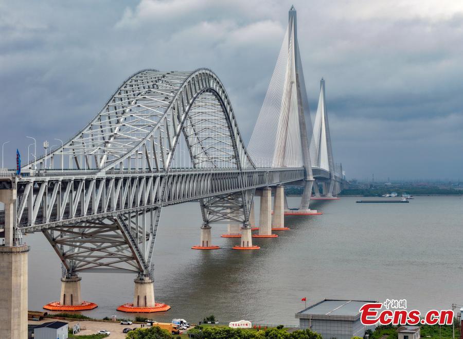 Đột phá chưa từng có của Trung Quốc: Dùng công nghệ "không cần" con người xây siêu cầu dây văng lập 3 kỷ lục thế giới, riêng móng cao bằng toà nhà 24 tầng- Ảnh 2.