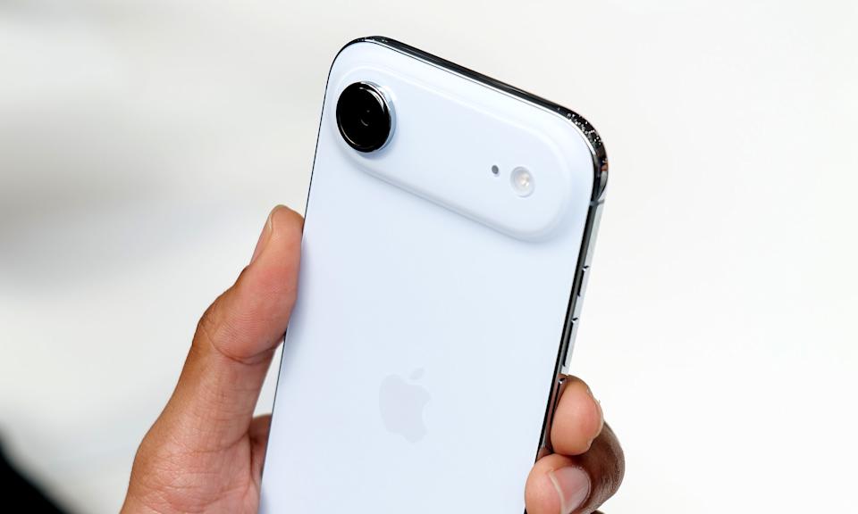 Trên tay iPhone Air siêu mỏng và iPhone 17 Pro Max màu Cam Vũ trụ, có xấu thật không?- Ảnh 3.