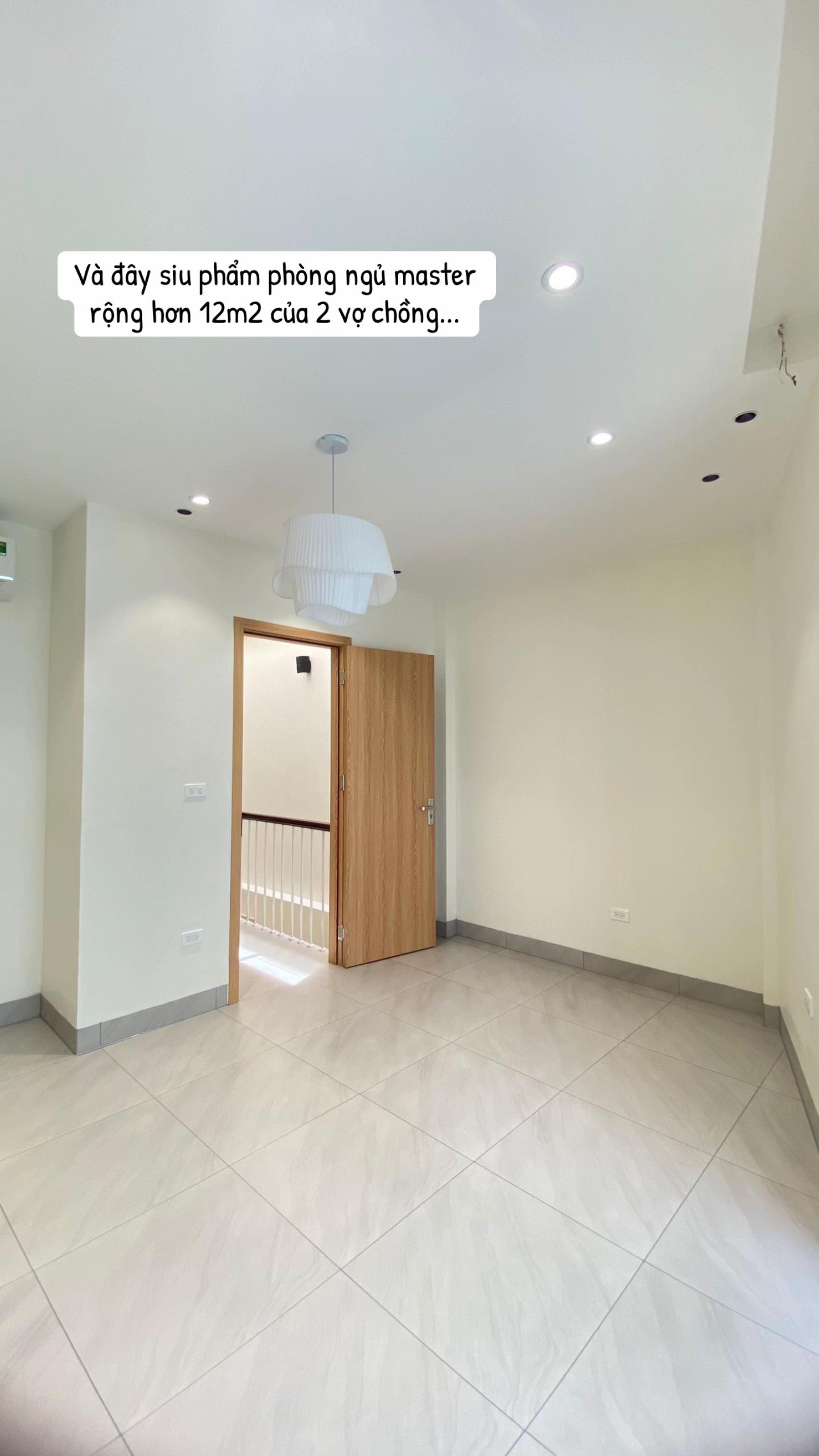 Trần đời chưa từng thấy: Bàn thờ đặt sát bếp cạnh toilet, chủ nhà bị dân mạng hỏi dồn 