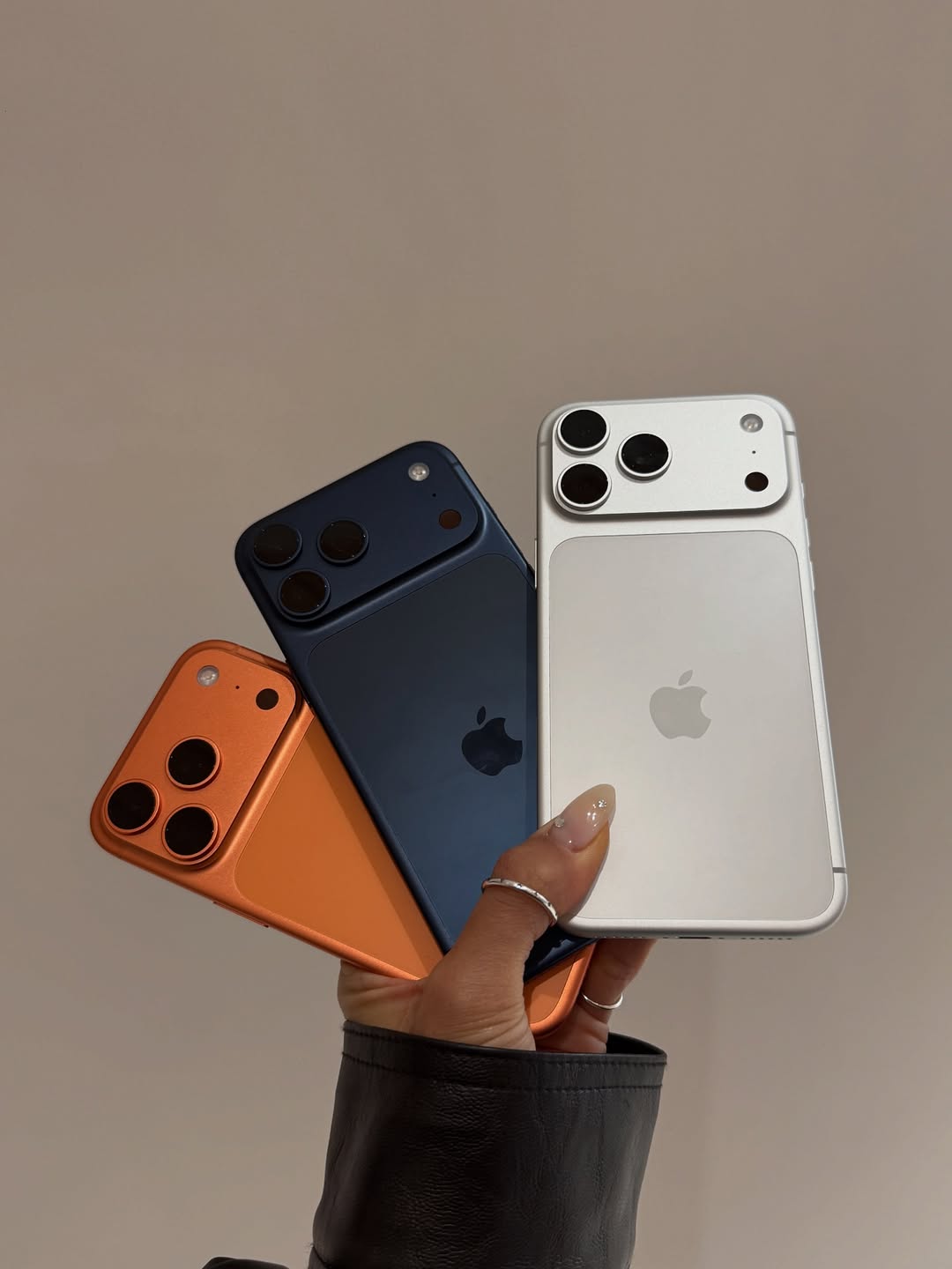 Hot girl Hàn từng sang Việt Nam trên tay sớm cả 4 mẫu iPhone mới, màu nào cũng thành pose ảnh quá salay- Ảnh 7.