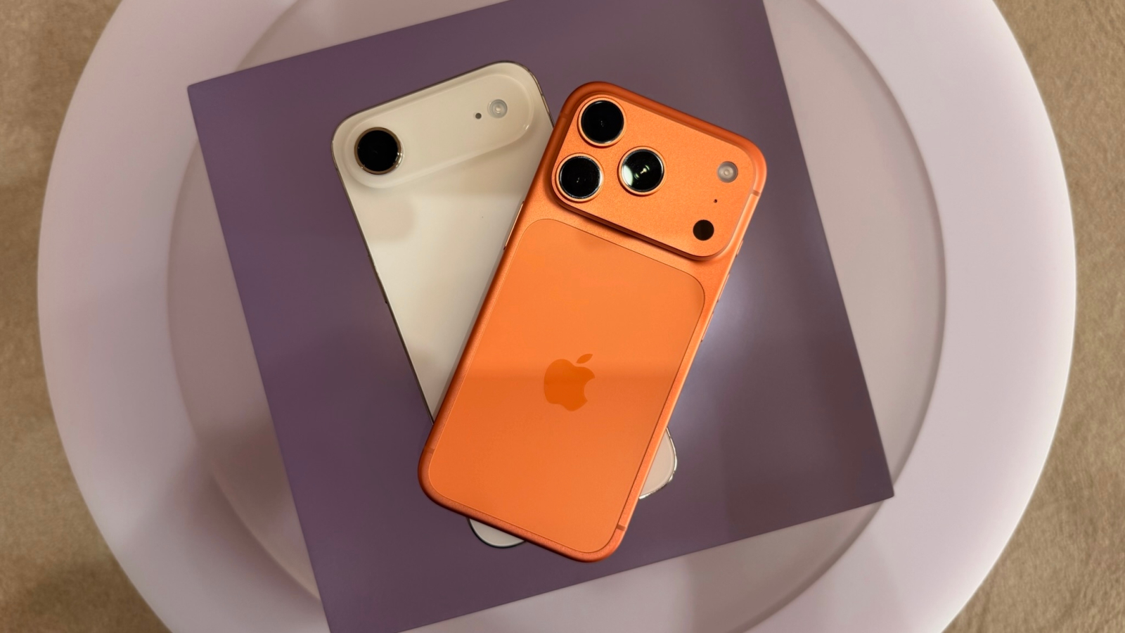 Trên tay iPhone Air siêu mỏng và iPhone 17 Pro Max màu Cam Vũ trụ, có xấu thật không?- Ảnh 9.