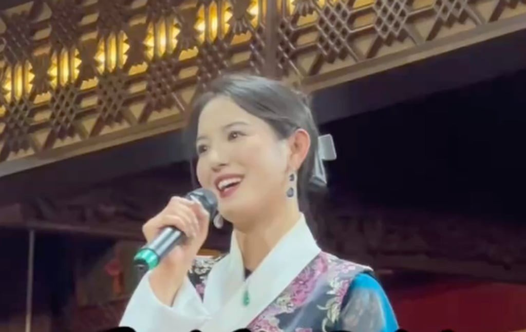 Người phụ nữ Tây Tạng nổi tiếng nhờ giống Song Hye Kyo- Ảnh 1.