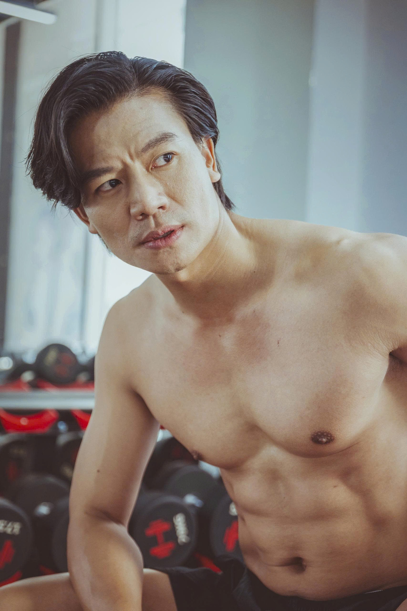 Dàn trai đẹp cơ bắp giúp 