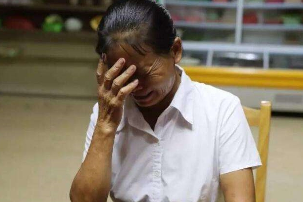 Người mẹ U60 nấc nghẹn trong tiếng khóc: "Nếu hôm ấy tôi trả lời con, mọi chuyện có lẽ đã khác"- Ảnh 1.