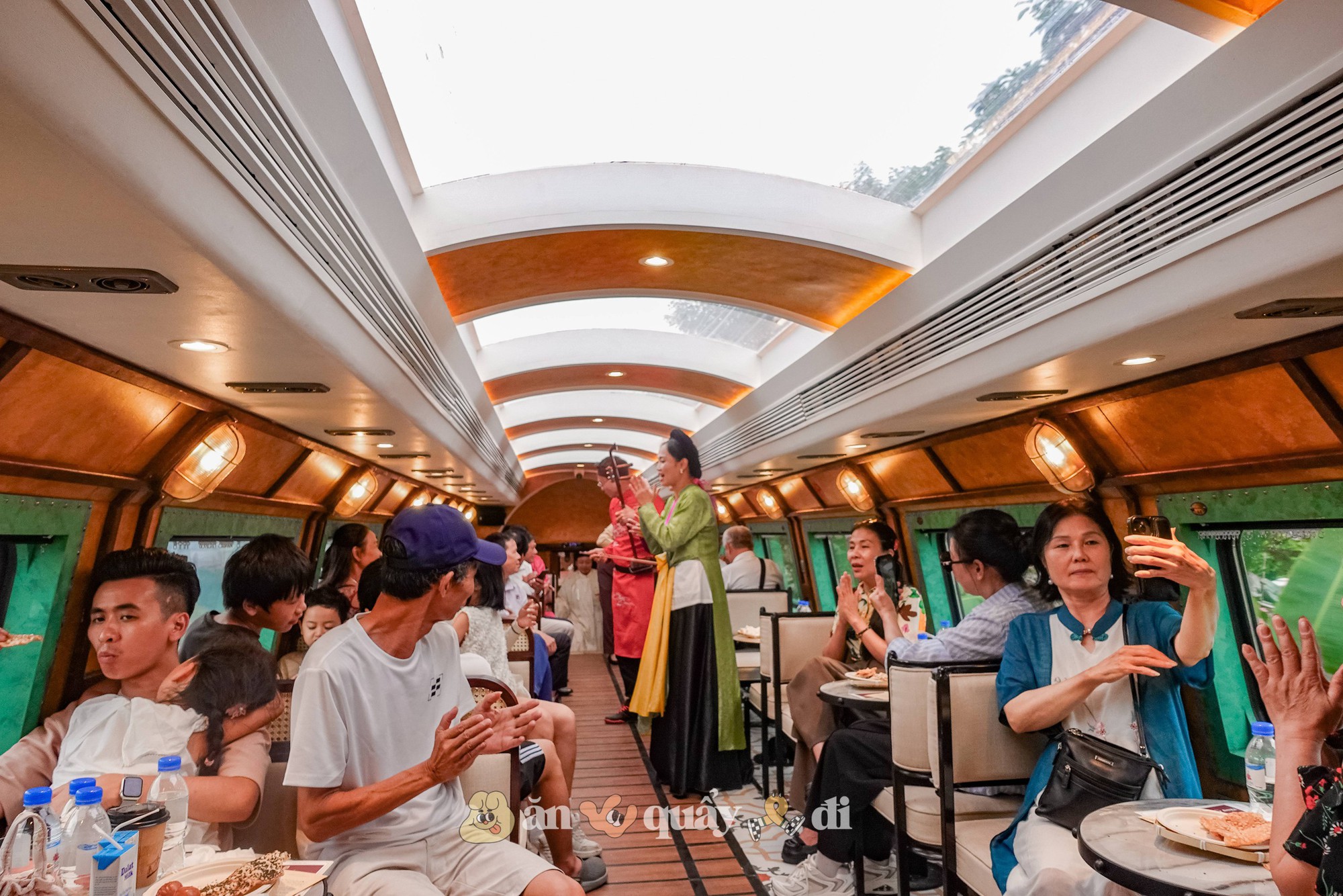 Chi 550k trải nghiệm 3,5h trên tàu 