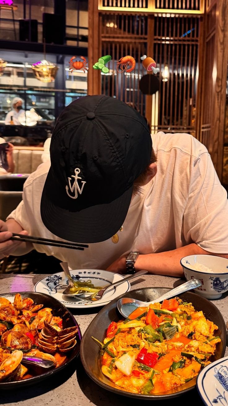Hai cuộc đời rẽ hướng từ một “cái tát trong mâm cơm”- Ảnh 1.