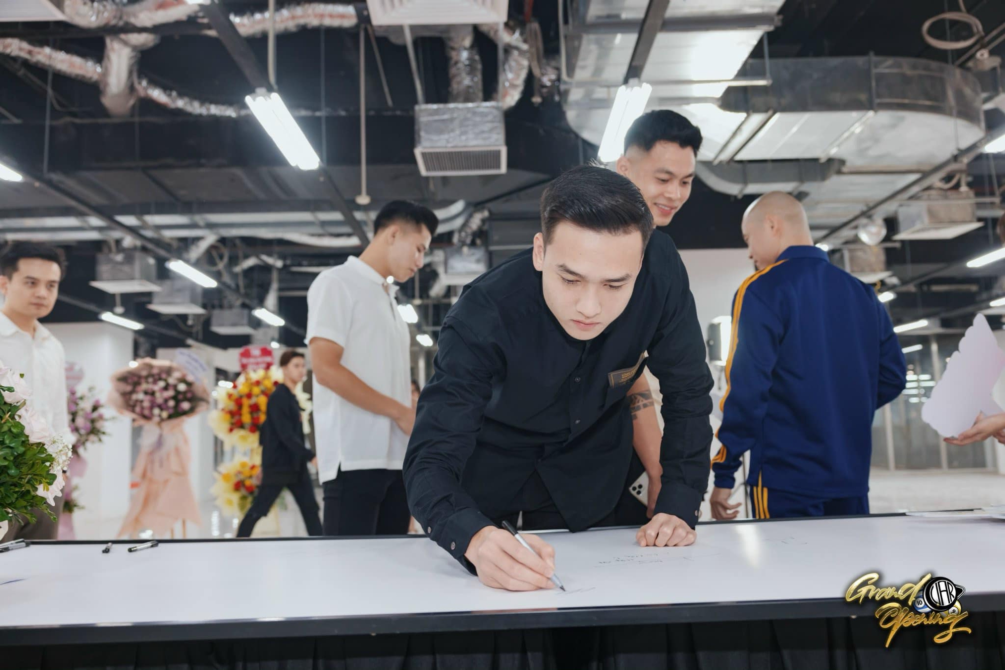 Trai đẹp 8 múi ĐT Việt Nam lái Porsche, tặng nhà, xe cho bố mẹ, 26 tuổi tài sản bạc tỷ và... vẫn độc thân- Ảnh 12.