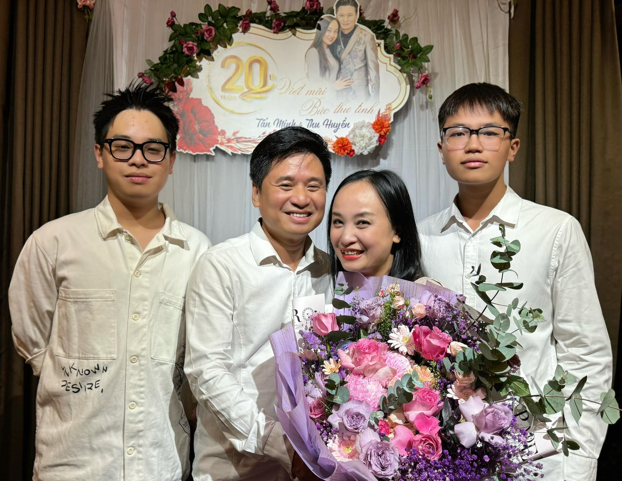 Hôn nhân hạnh phúc của Giám đốc Nhà hát Chèo Hà Nội và chồng tài tử mỗi ngày nhận 80 lá thư tình- Ảnh 5.