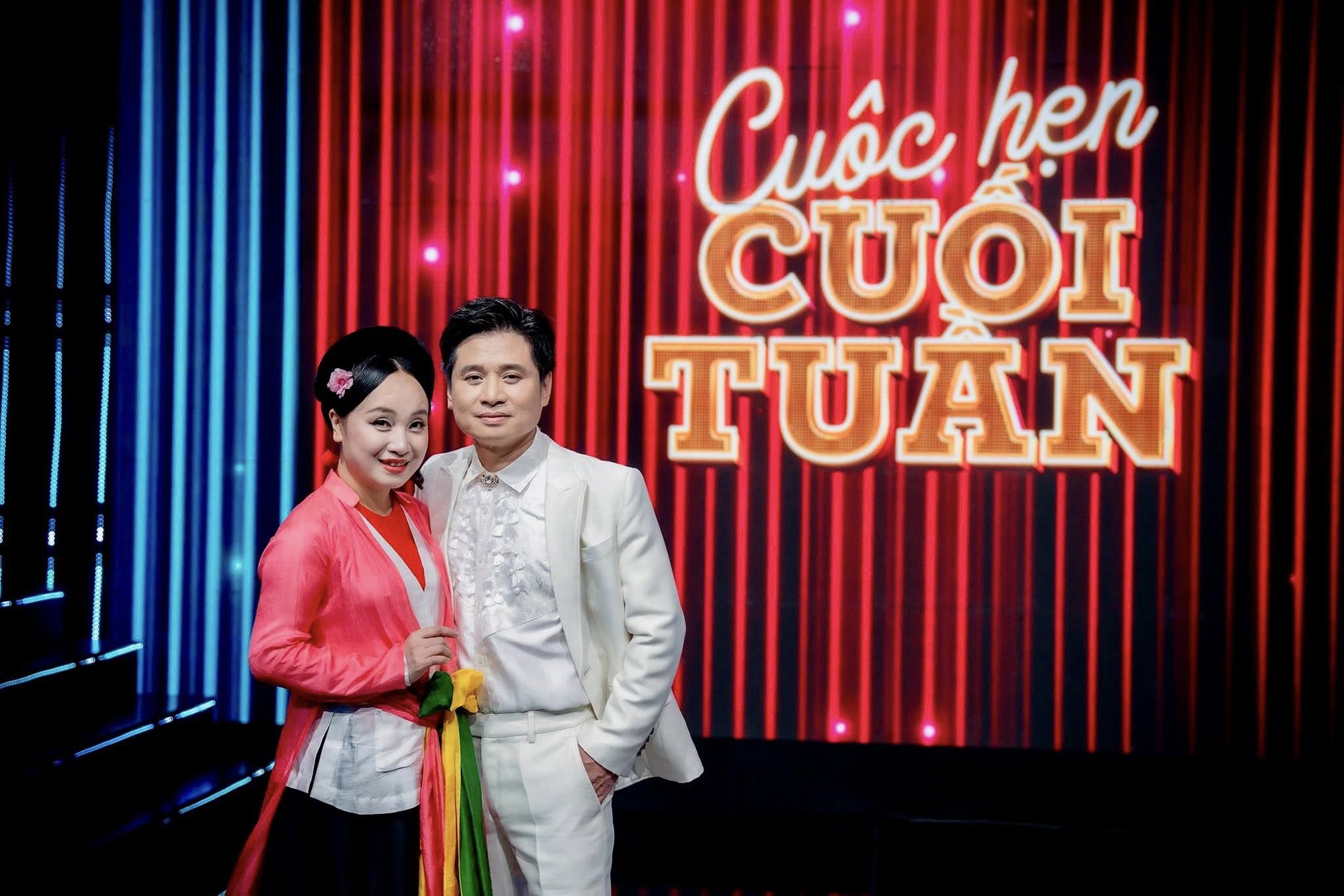 Hôn nhân hạnh phúc của Giám đốc Nhà hát Chèo Hà Nội và chồng tài tử mỗi ngày nhận 80 lá thư tình- Ảnh 2.