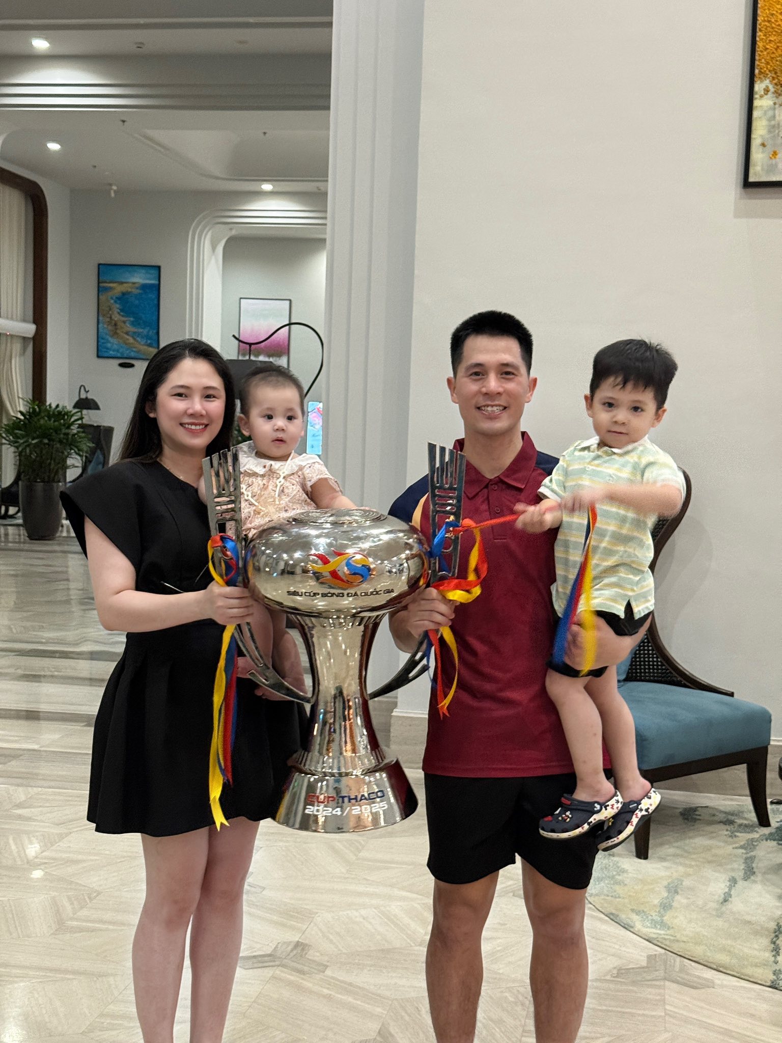 6 cặp đôi làng bóng Việt trai tài gái giỏi, yêu lâu mới cưới giống Ronaldo- Ảnh 3.