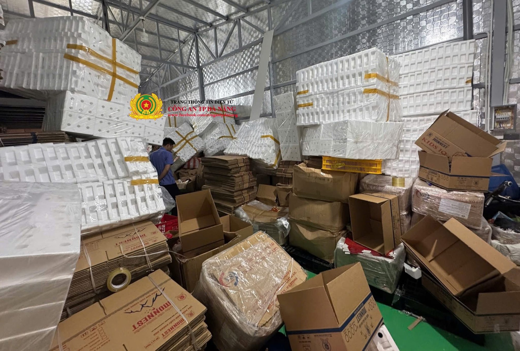 Cận cảnh quy mô gây choáng của "tổng kho" sản xuất nước yến giả tại Đà Nẵng- Ảnh 9.
