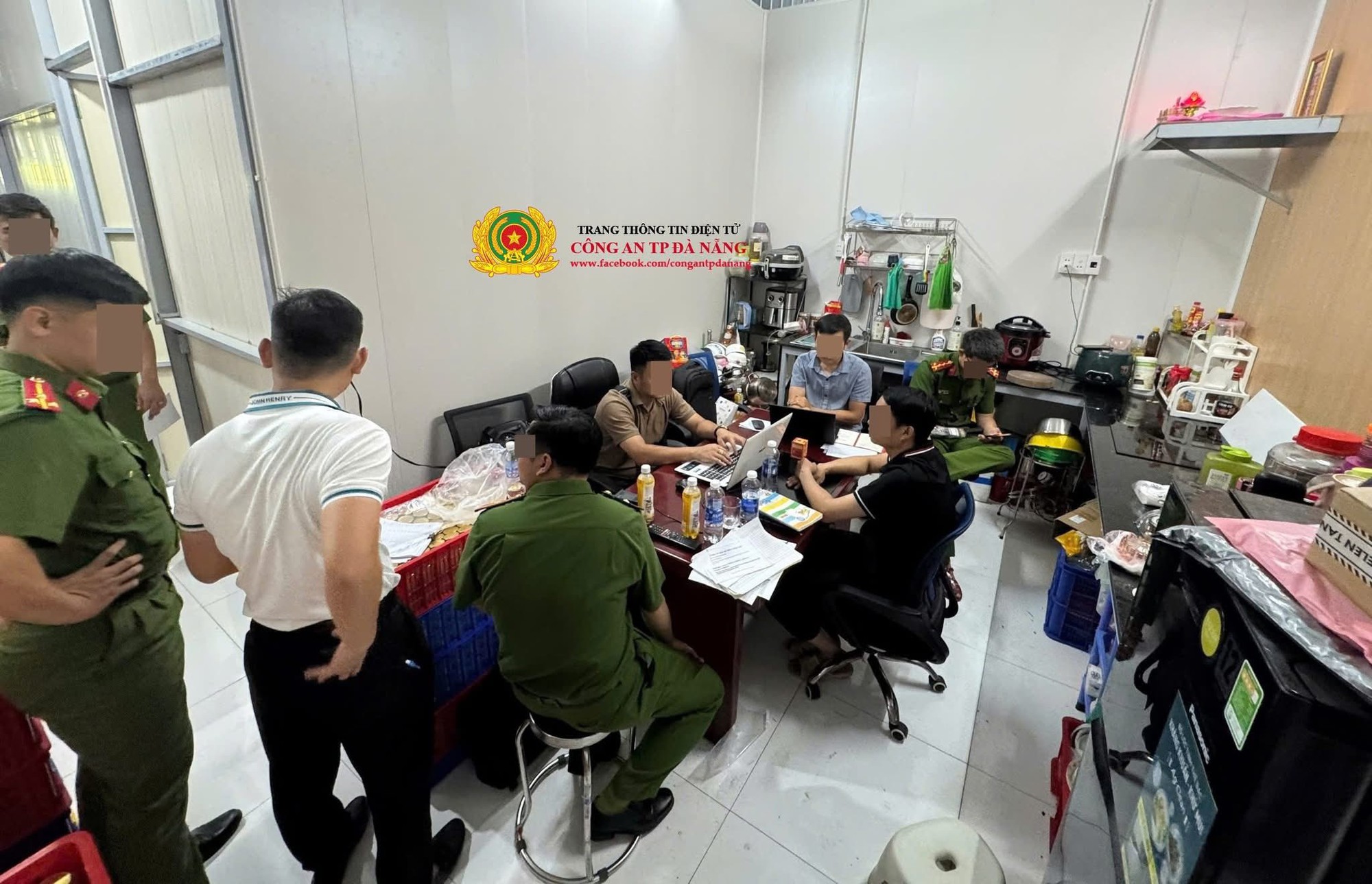 Cận cảnh quy mô gây choáng của "tổng kho" sản xuất nước yến giả tại Đà Nẵng- Ảnh 10.
