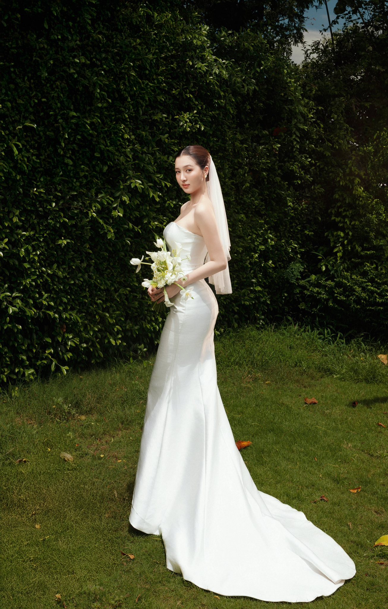 Ảnh cưới của nam ca sĩ Vbiz và vợ kém 17 tuổi: Visual cô dâu 