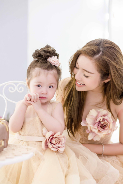 Con gái Elly Trần: Từng là "em bé hot nhất MXH" nay là thiếu nữ xinh đẹp vượt cả mẹ- Ảnh 6.