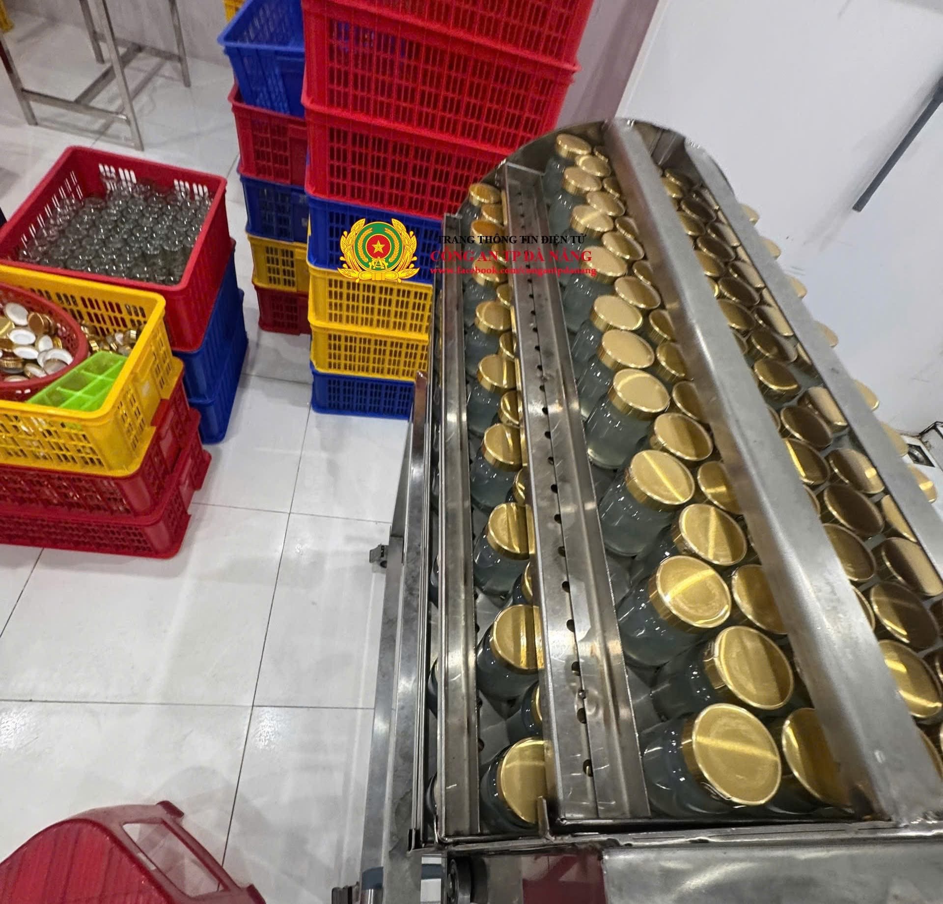 Cận cảnh quy mô gây choáng của "tổng kho" sản xuất nước yến giả tại Đà Nẵng- Ảnh 8.