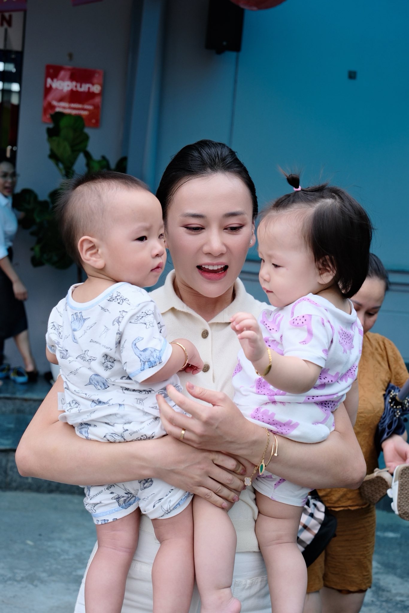 Đỗ Phương Oanh chia sẻ khoảnh khắc ngày đầu đi học của cặp song sinh: "Khi đi hoành tráng, khi về mắt sưng"- Ảnh 1.
