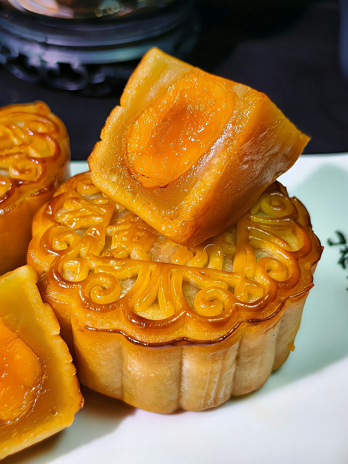 Vào vụ bánh Trung thu, trứng muối tươi 