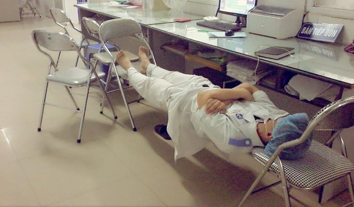 "Rốt cuộc tiền đồ to lớn đến cỡ nào mà đáng để họ bỏ lỡ cả bốn mùa?"- Ảnh 4.