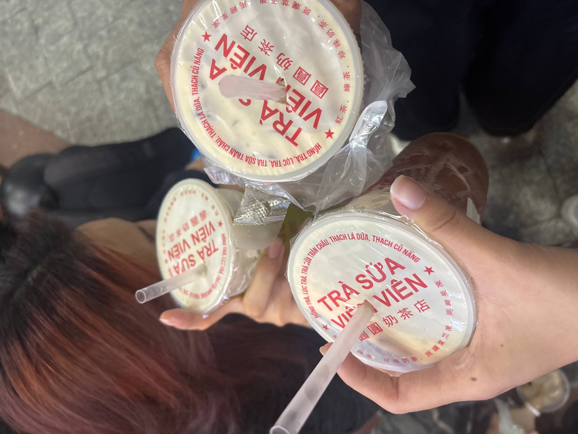 Review 5 quán trà sữa 10k HOT nhất: Viên Viên top 1 trong lòng sinh viên, Phi Phi bị chê đậm mùi 