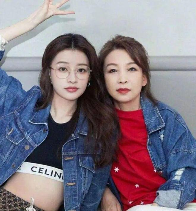 Trời sinh 1 cặp: Nữ diễn viên chê chồng “bám váy” phụ huynh nay bị lật tẩy là “công chúa mẹ nuôi”- Ảnh 4.