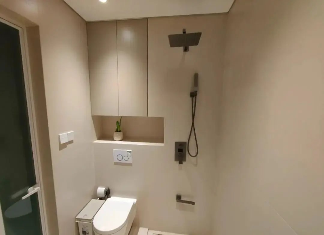 Khuyên bạn ĐỪNG lãng phí khoảng trống phía trên bồn cầu: 4 thiết kế này sẽ nhân đôi tính tiện dụng- Ảnh 4.