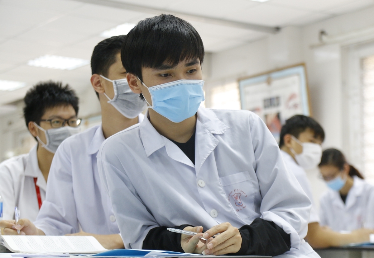 "Rốt cuộc tiền đồ to lớn đến cỡ nào mà đáng để họ bỏ lỡ cả bốn mùa?"- Ảnh 6.