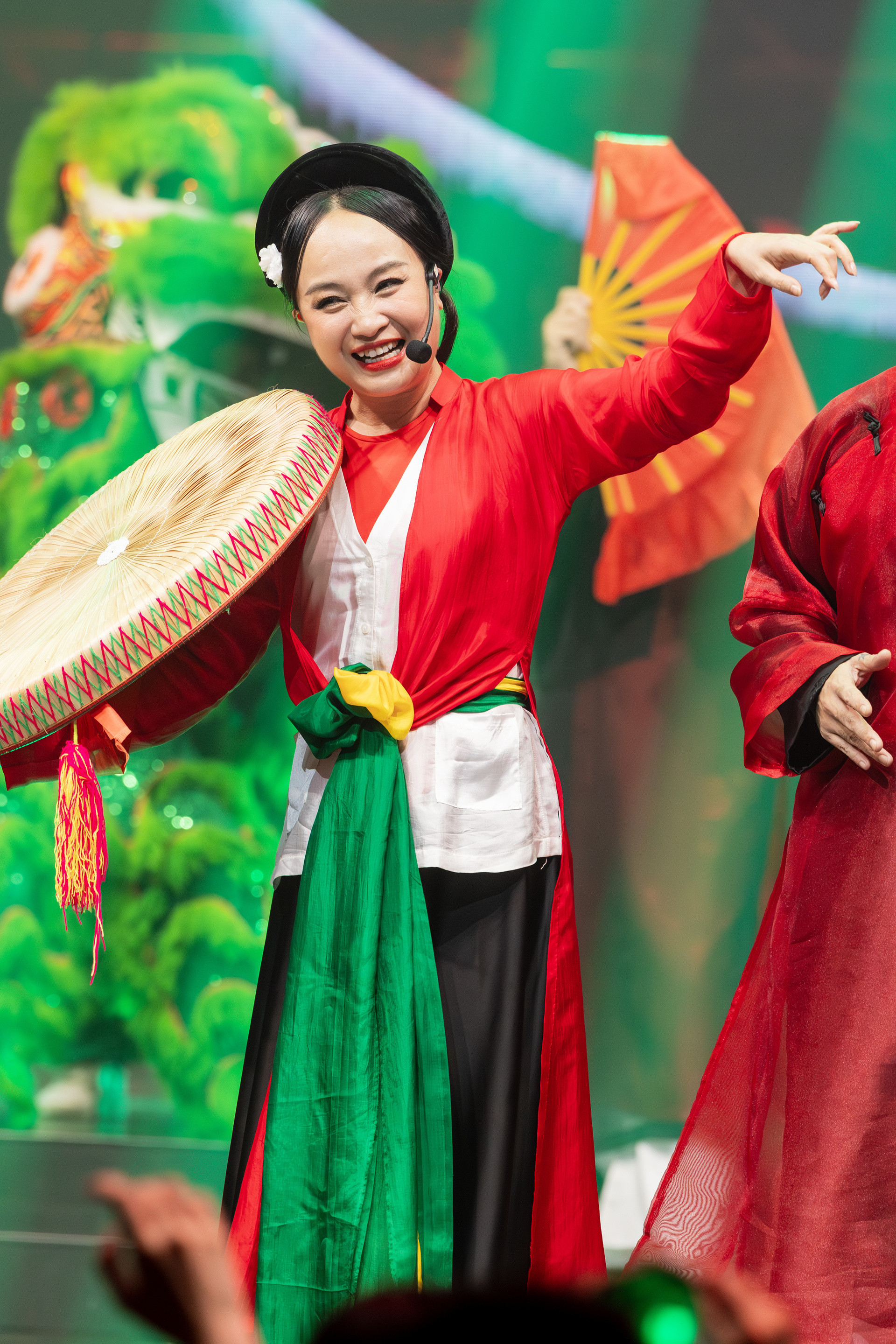 Nữ NSND diễn "Thị Mầu lẳng lơ" không ai đọ nổi: Nhan sắc tuổi 50 mặn mà, vừa lên chức Giám đốc Nhà hát Chèo Hà Nội- Ảnh 3.