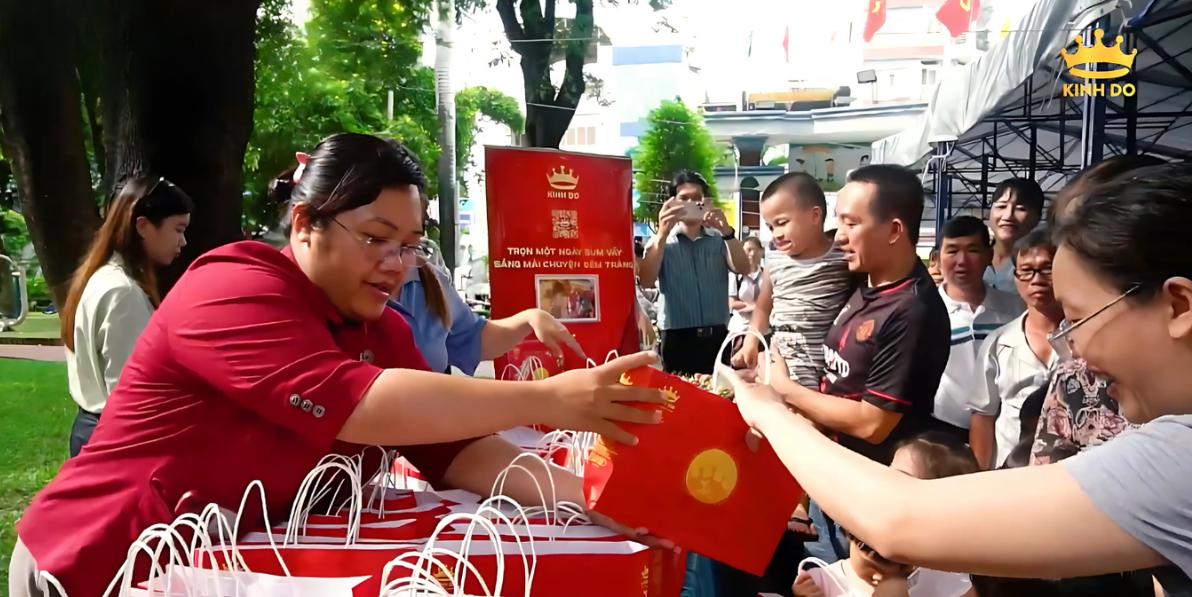 Khi người trẻ hóa thân thành “Sứ giả Trung thu” tạo nên mùa trăng cổ tích- Ảnh 1.