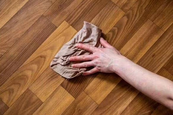 Sàn gỗ sạch bong kin kít chỉ sau vài phút nếu bạn biết dùng thứ này để lau- Ảnh 2.