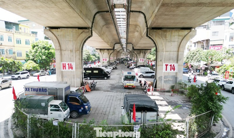 Thu hồi giấy phép và giải tỏa toàn bộ bãi xe tại gầm cầu Vĩnh Tuy- Ảnh 1.