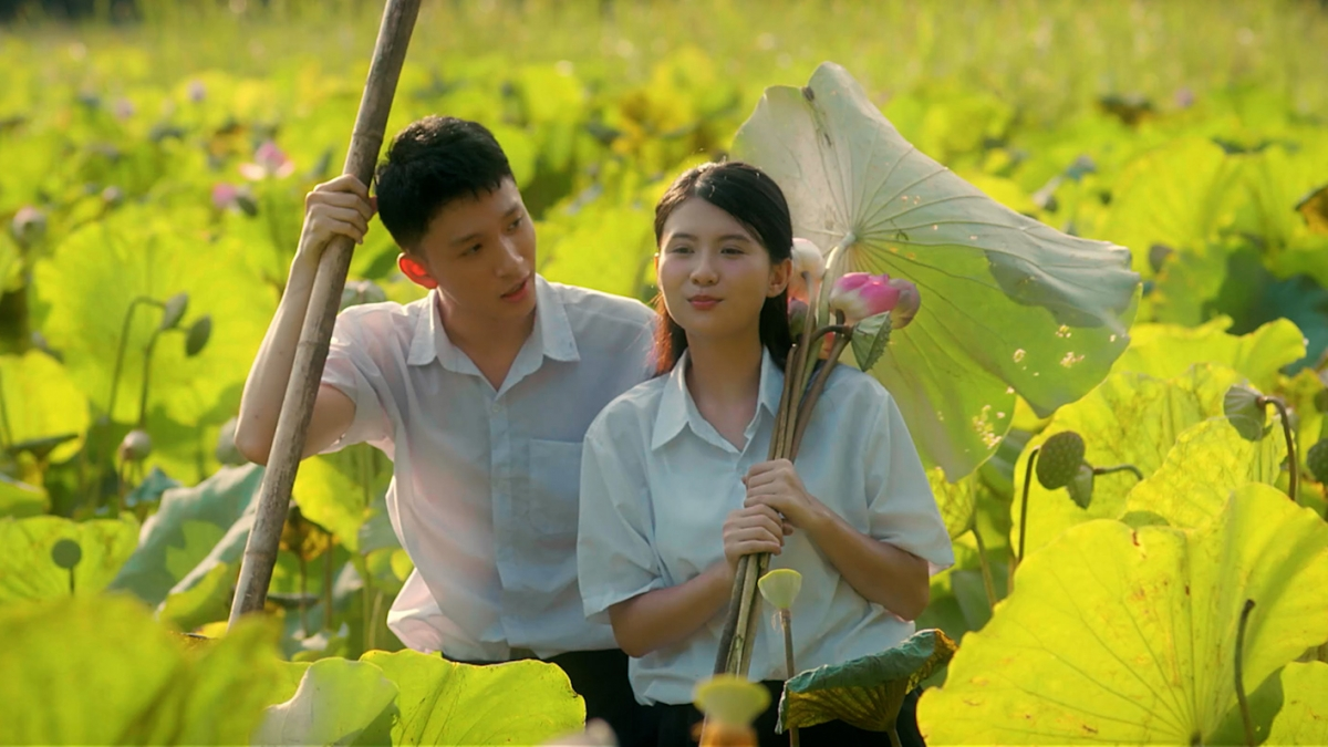 Việt Nam hiện tại tìm đâu ra nam thần thanh xuân đẹp hơn thế này: Ánh mắt thâm tình ai cũng lụy, biết tuổi thật là sốc- Ảnh 4.
