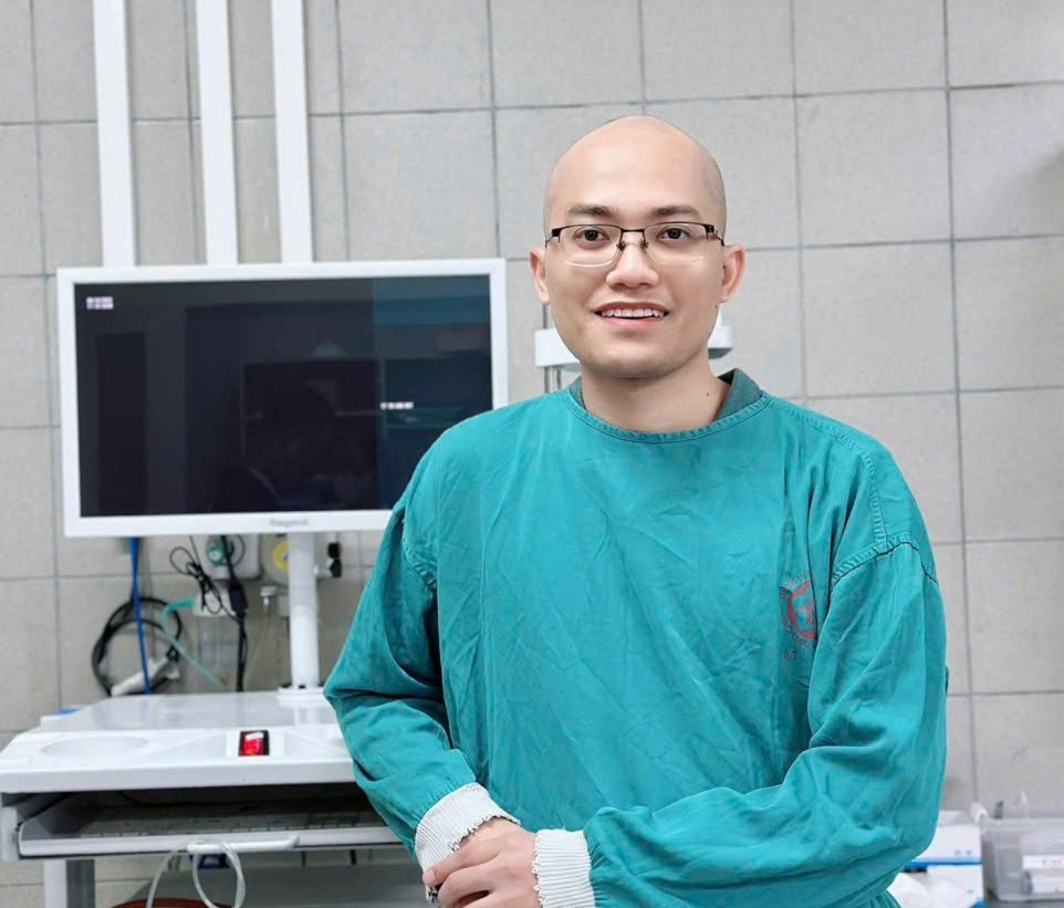 Bác sĩ nội trú kể về thanh xuân đáng nhớ và mái tóc đặc biệt- Ảnh 4.