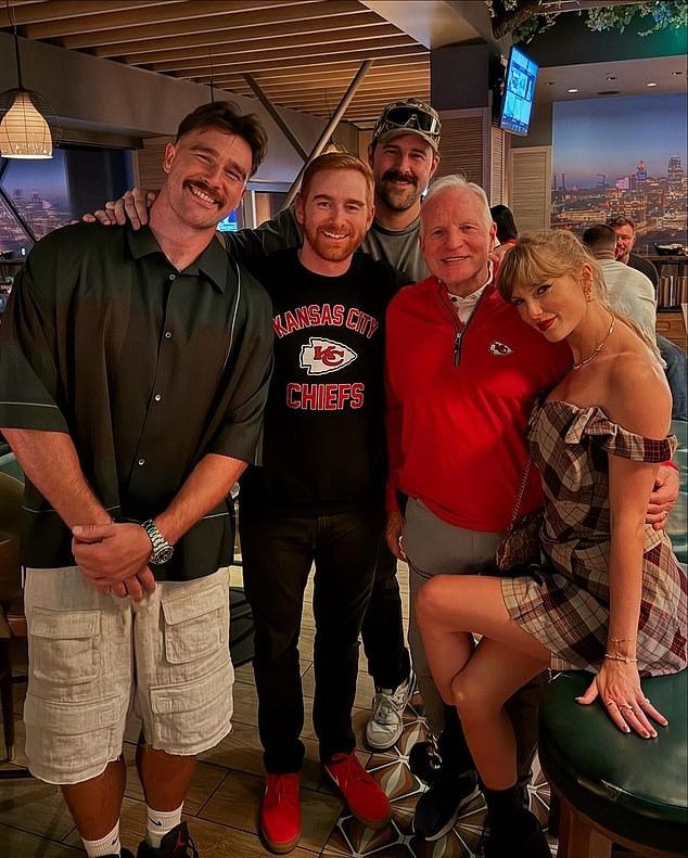 Taylor Swift chưa cưới đã lộ rõ thích kiểm soát, 