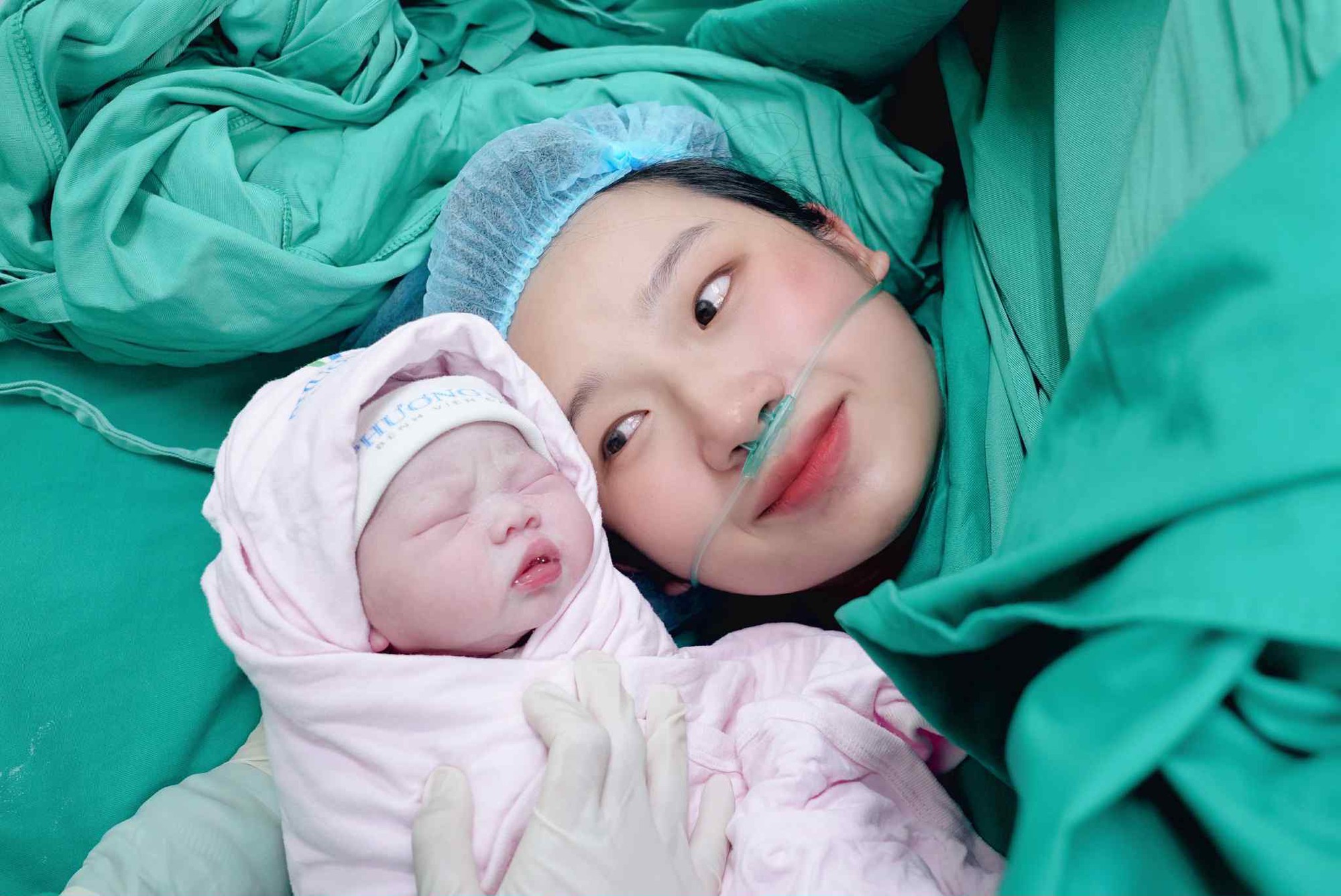Cả nhà chồng thay phiên nhau nấu cơm cữ ngon cỡ nhà hàng cho bà đẻ: Mom này thắng đời 100-0 rồi!- Ảnh 1.