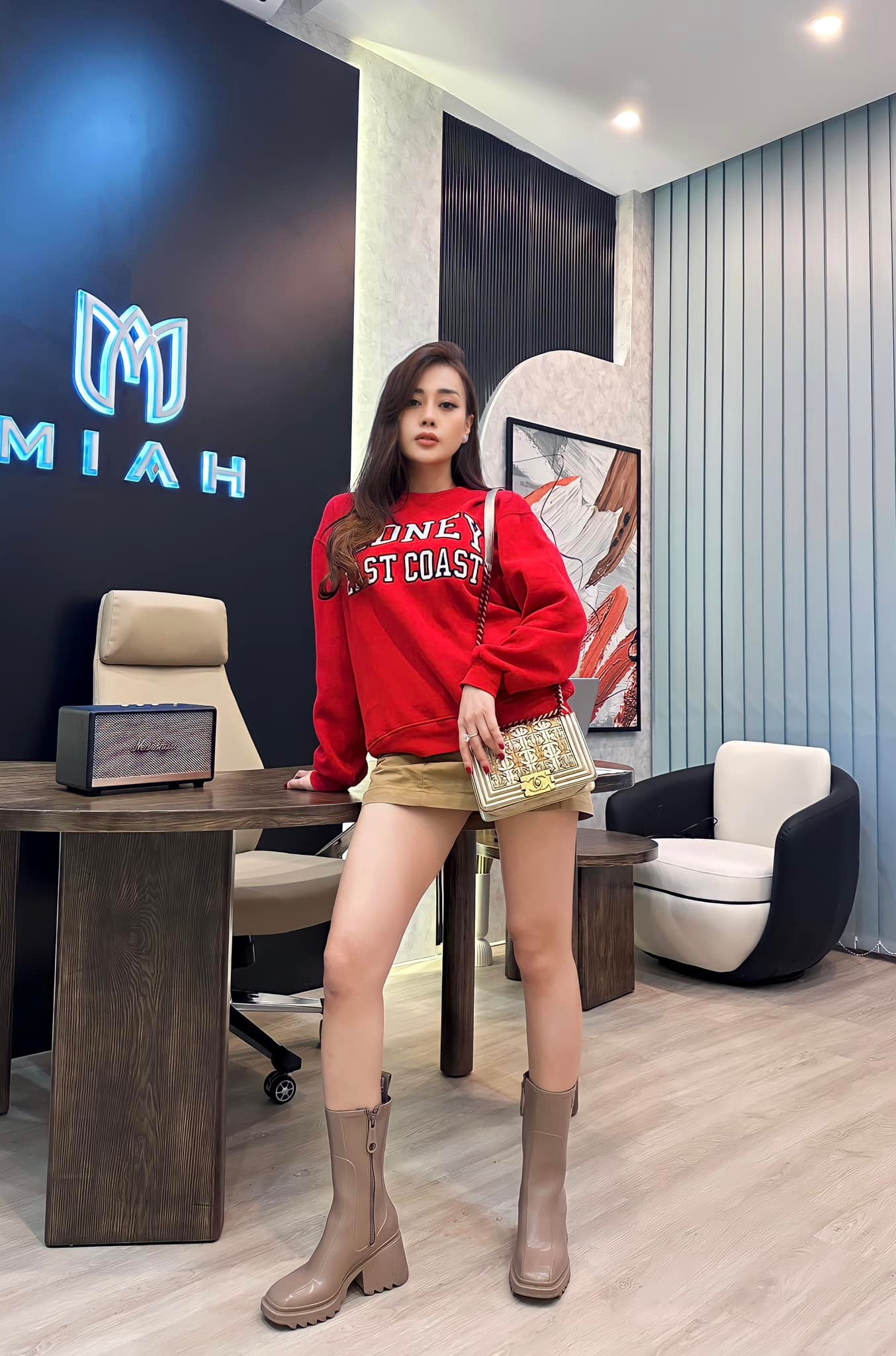 Túi hiệu của 4 "phú bà" trong phim giờ vàng: Bị đồn là "mượn của Phương Oanh"- Ảnh 11.