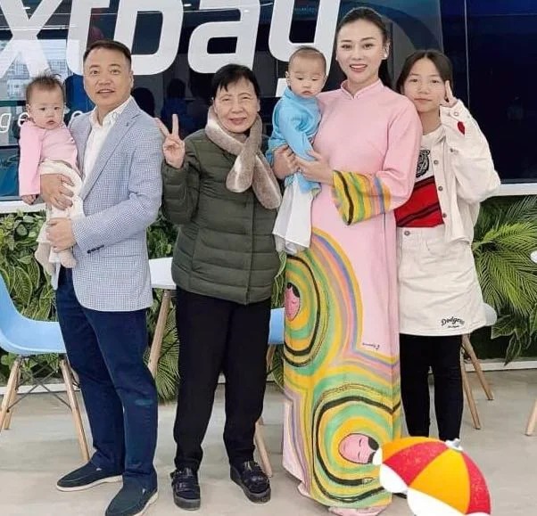 3 mẹ kế điểm 10 của showbiz Việt: Người viết thư xin được nuôi con riêng của chồng, người khẳng định 
