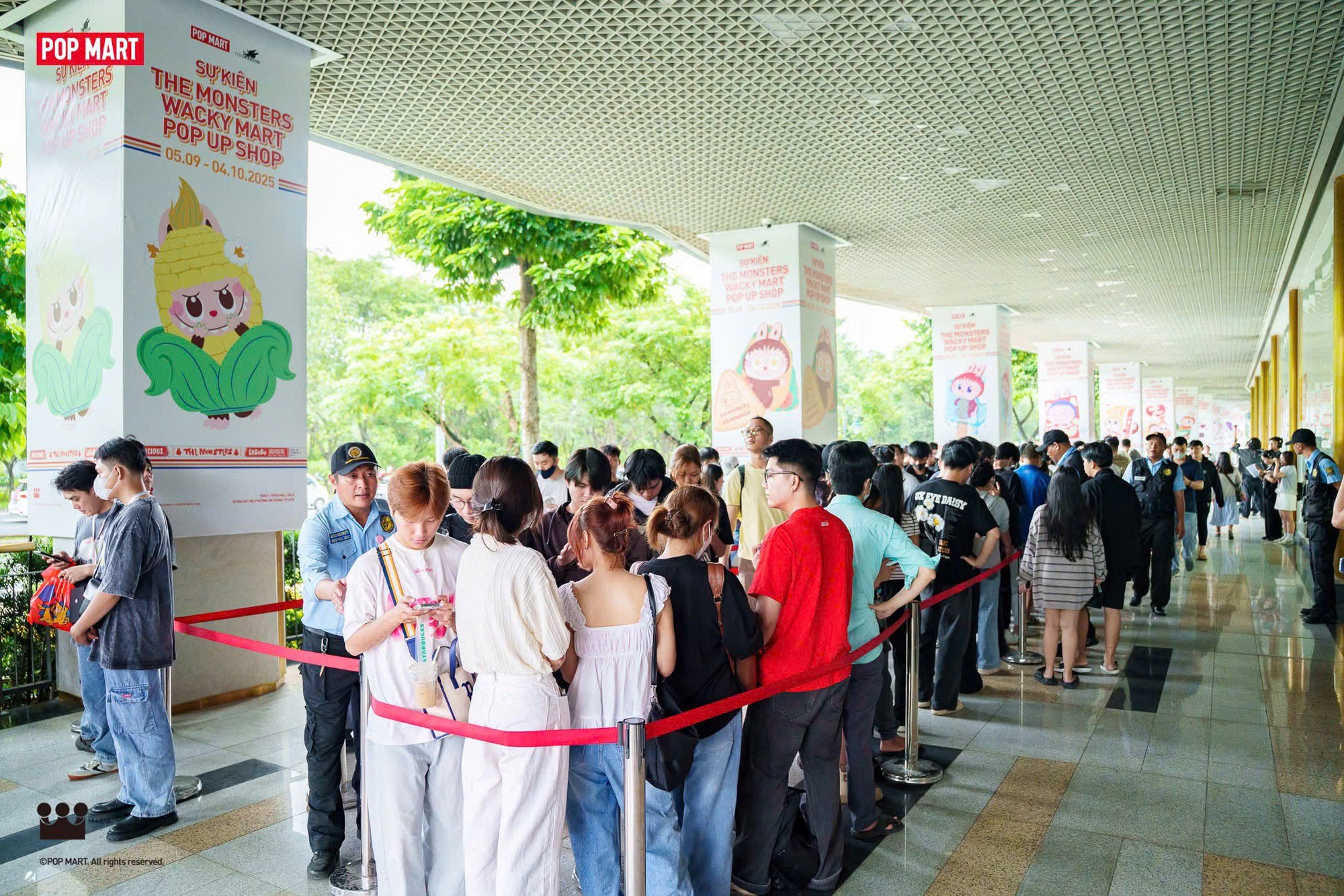 LABUBU “đổ bộ” TP.HCM với trải nghiệm mua sắm Wacky Mart cực kỳ độc đáo- Ảnh 4.