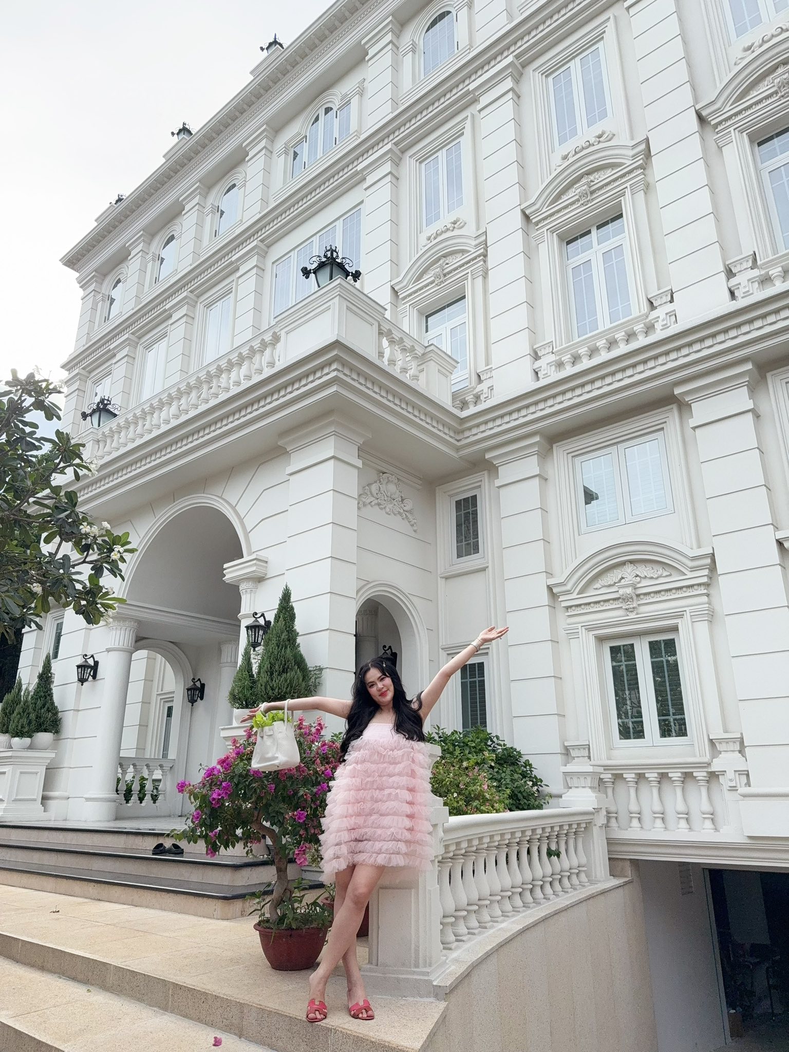Nam NSƯT cưới mẹ đơn thân là nữ đại gia sở hữu biệt thự 200 tỷ, thề 