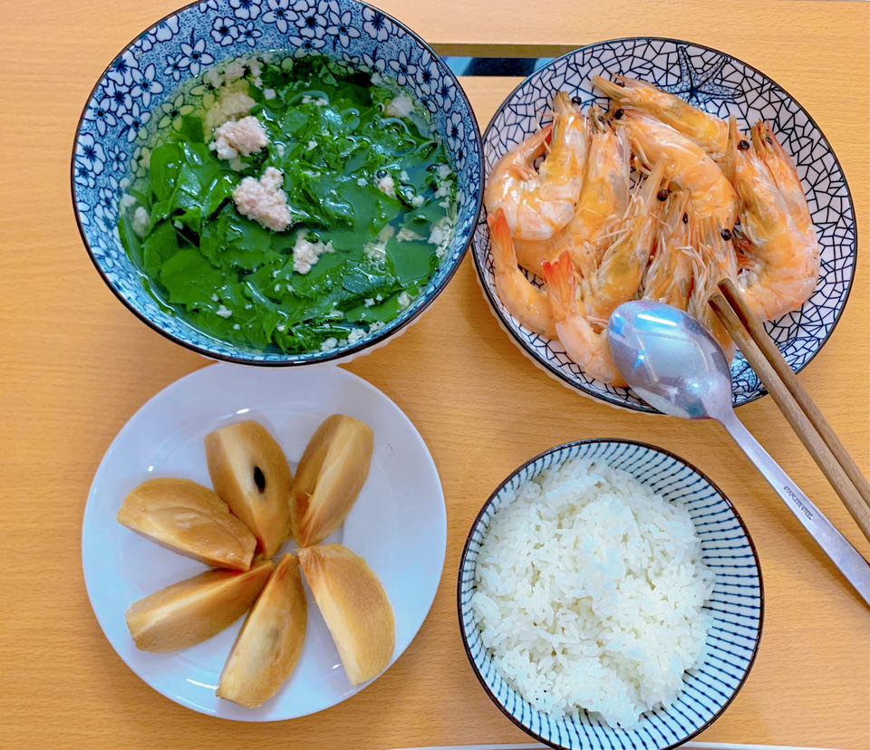Cả nhà chồng thay phiên nhau nấu cơm cữ ngon cỡ nhà hàng cho bà đẻ: Mom này thắng đời 100-0 rồi!- Ảnh 12.