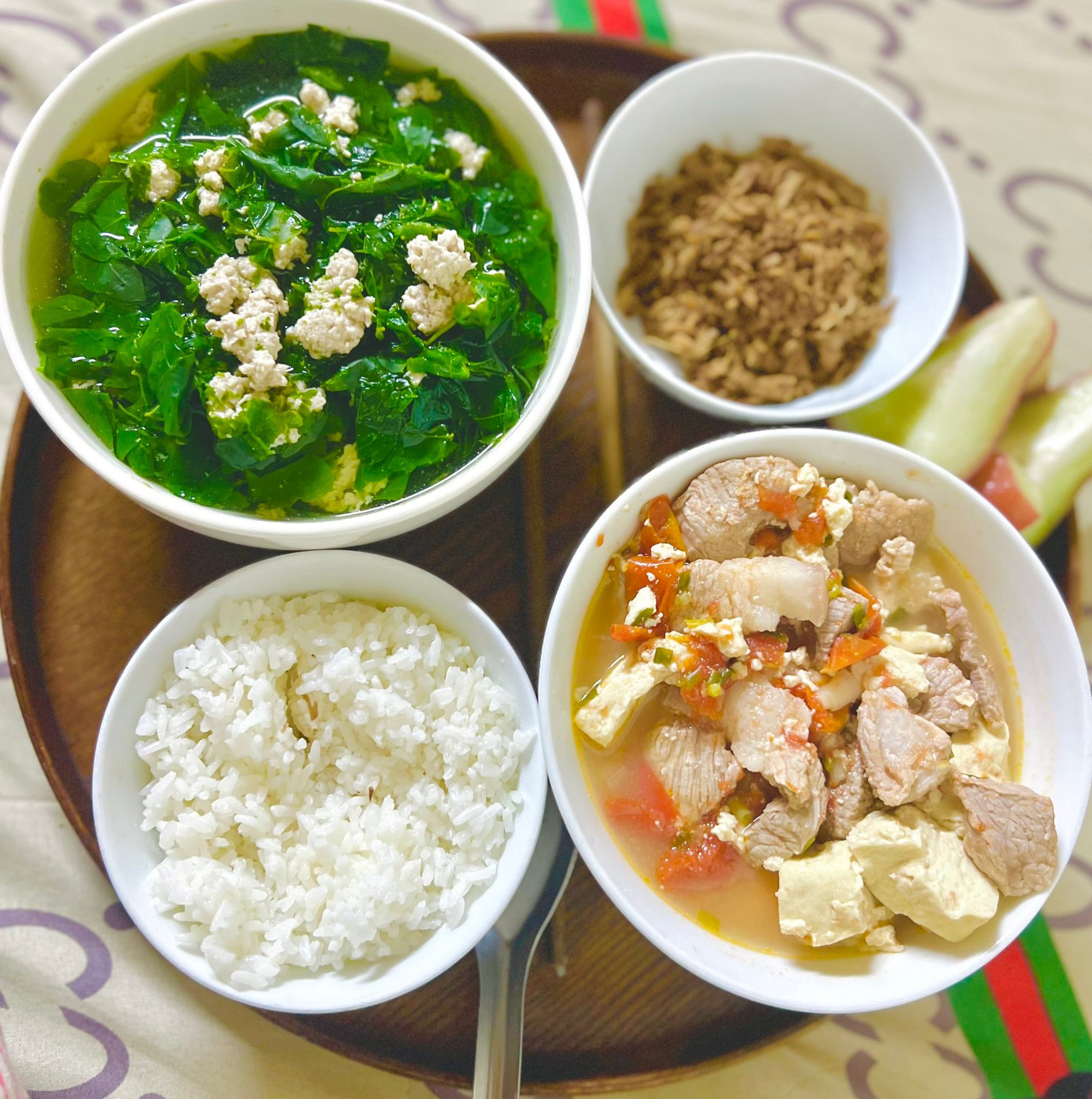 Cả nhà chồng thay phiên nhau nấu cơm cữ ngon cỡ nhà hàng cho bà đẻ: Mom này thắng đời 100-0 rồi!- Ảnh 14.