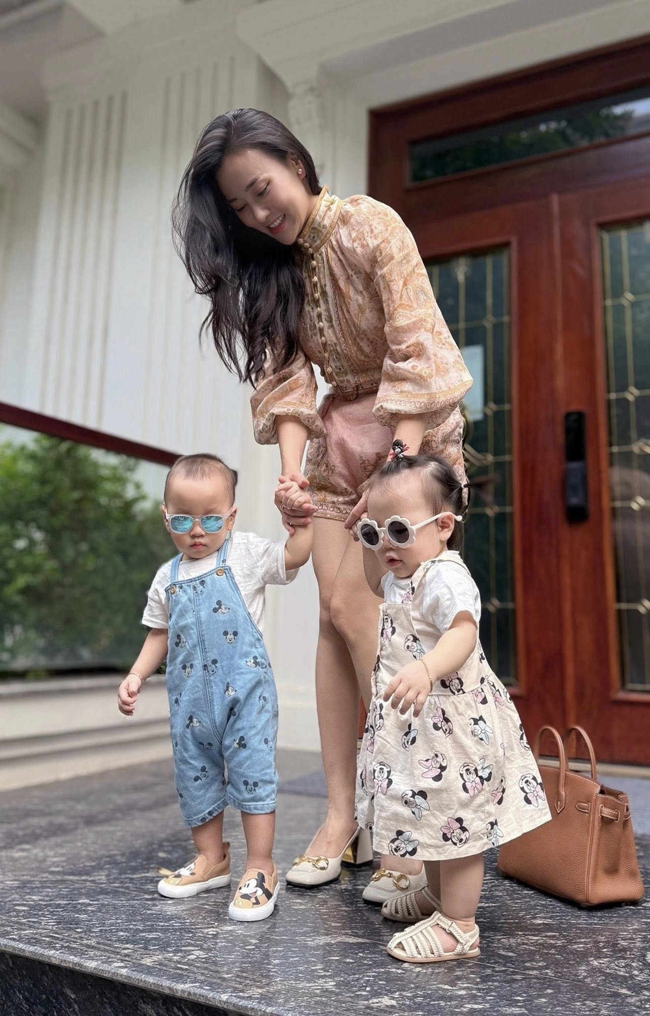 Lý do Phương Oanh cho 2 nhóc tỳ 