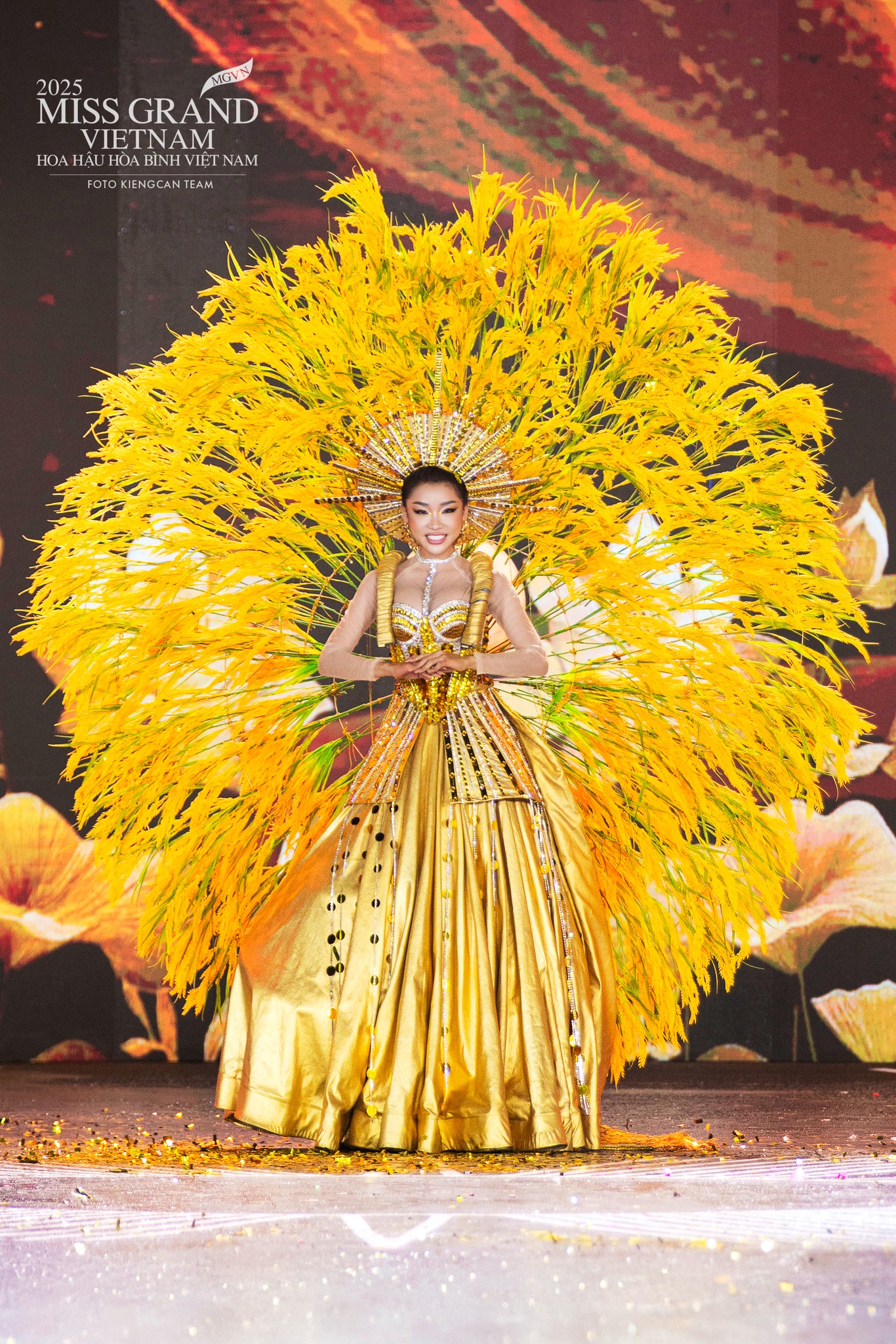 Miss Grand Vietnam gây tranh cãi vì mang bàn thờ gia tiên lên sân khấu, Tiểu Vy cũng dính Miss Grand Vietnam gây tranh cãi vì mang bàn thờ gia tiên lên sân khấu, Tiểu Vy cũng dính