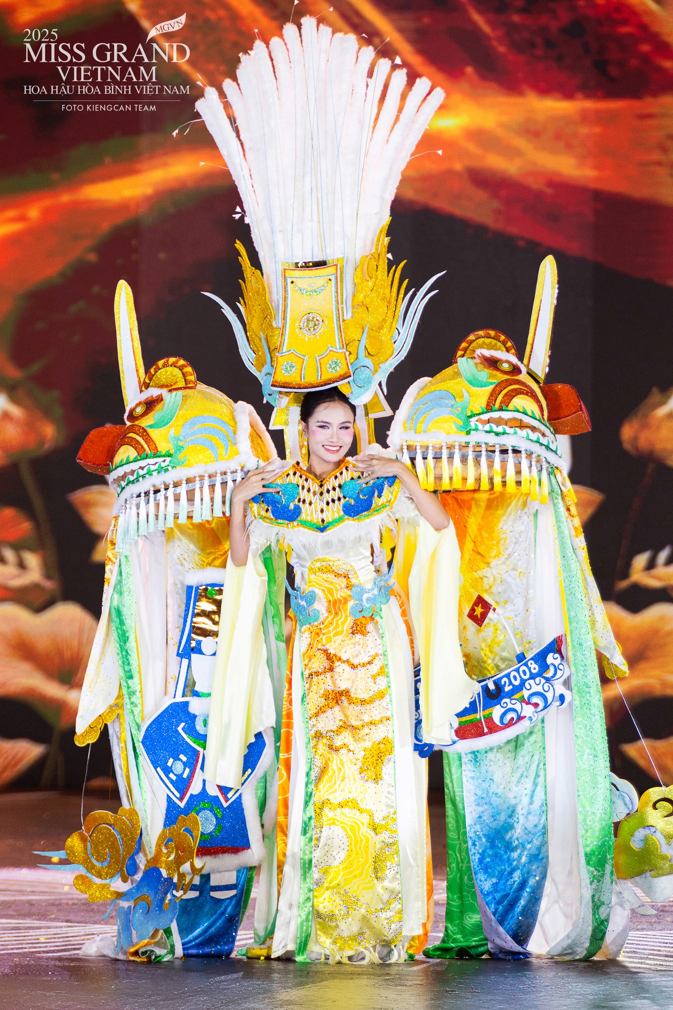 Miss Grand Vietnam gây tranh cãi vì mang bàn thờ gia tiên lên sân khấu, Tiểu Vy cũng dính Miss Grand Vietnam gây tranh cãi vì mang bàn thờ gia tiên lên sân khấu, Tiểu Vy cũng dính
