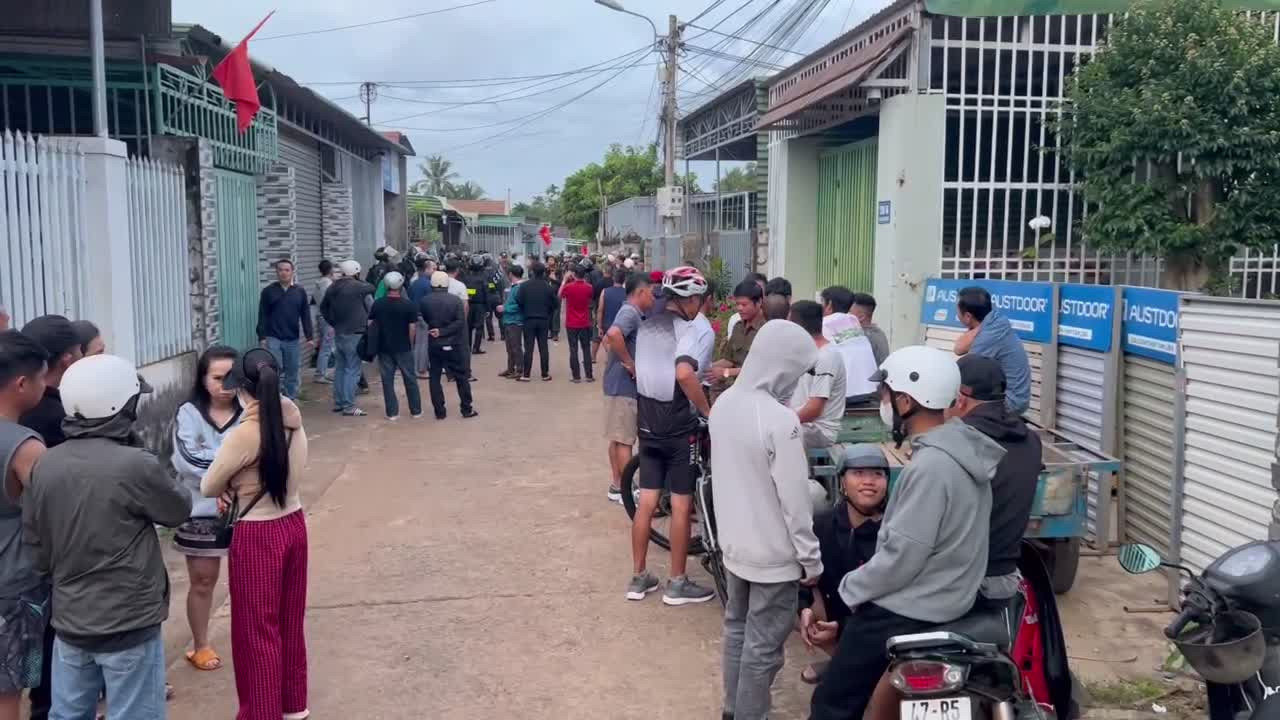 Hiện trường vụ thảm án tại Đắk Lắk khiến 3 người trong gia đình tử vong, một cháu bé bị thương- Ảnh 8.